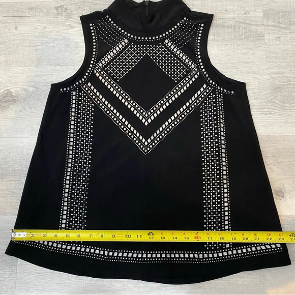 Cartise M Black High Neck Tank Top with Cut Out Design - Picture 6 of 16